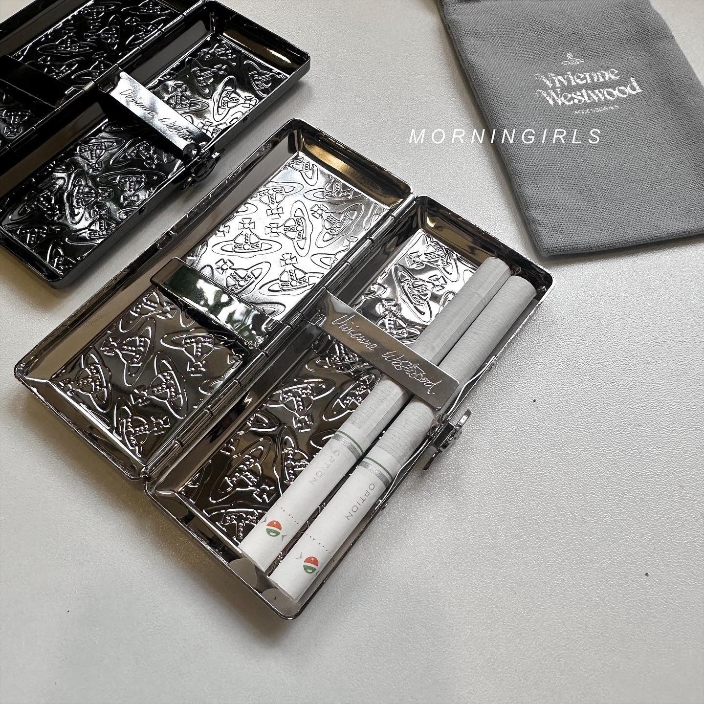 vivienne westwood cigarette holder Vivienne Westwood metallic mirror ORB Monogram engraved cigarette case vivienne westwood cigarette holder Vivienne Westwood metallic mirror ORB Monogram engraved cigarette case