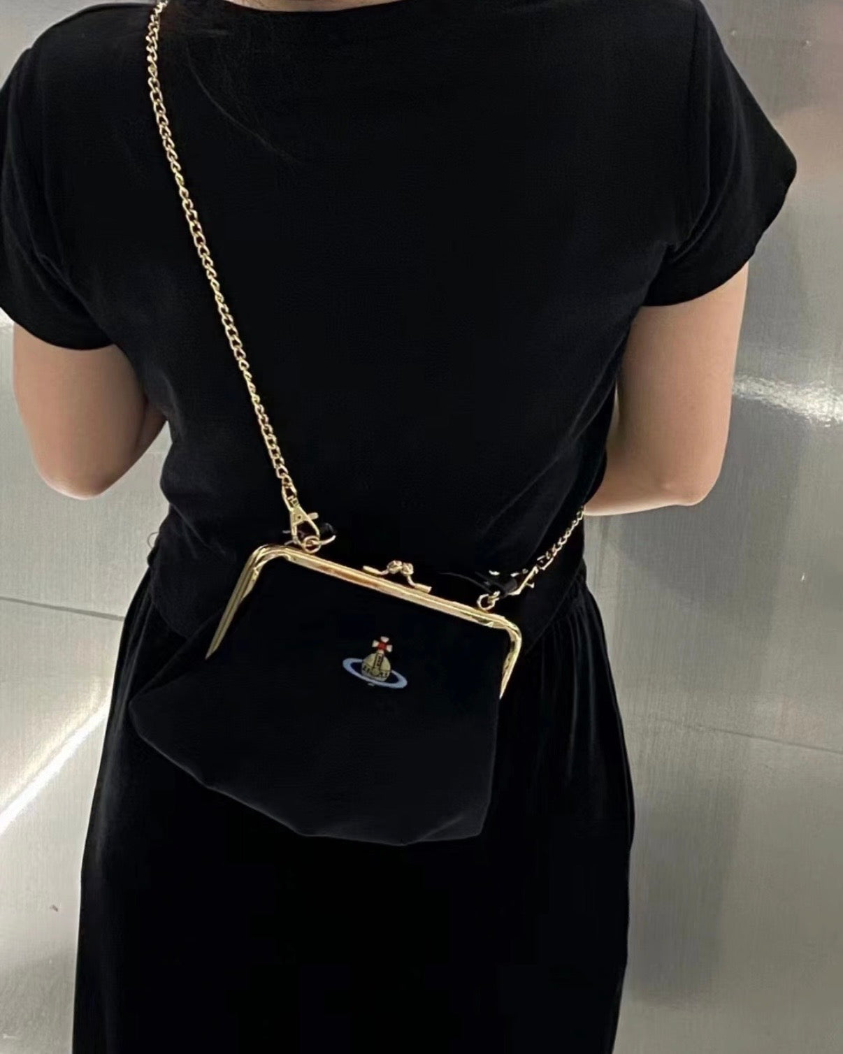 Vivienne Westwood Granny Frame Purse 經典餃子袋 冬日限定天鵝絨VELET [小千金風 限量現貨中!