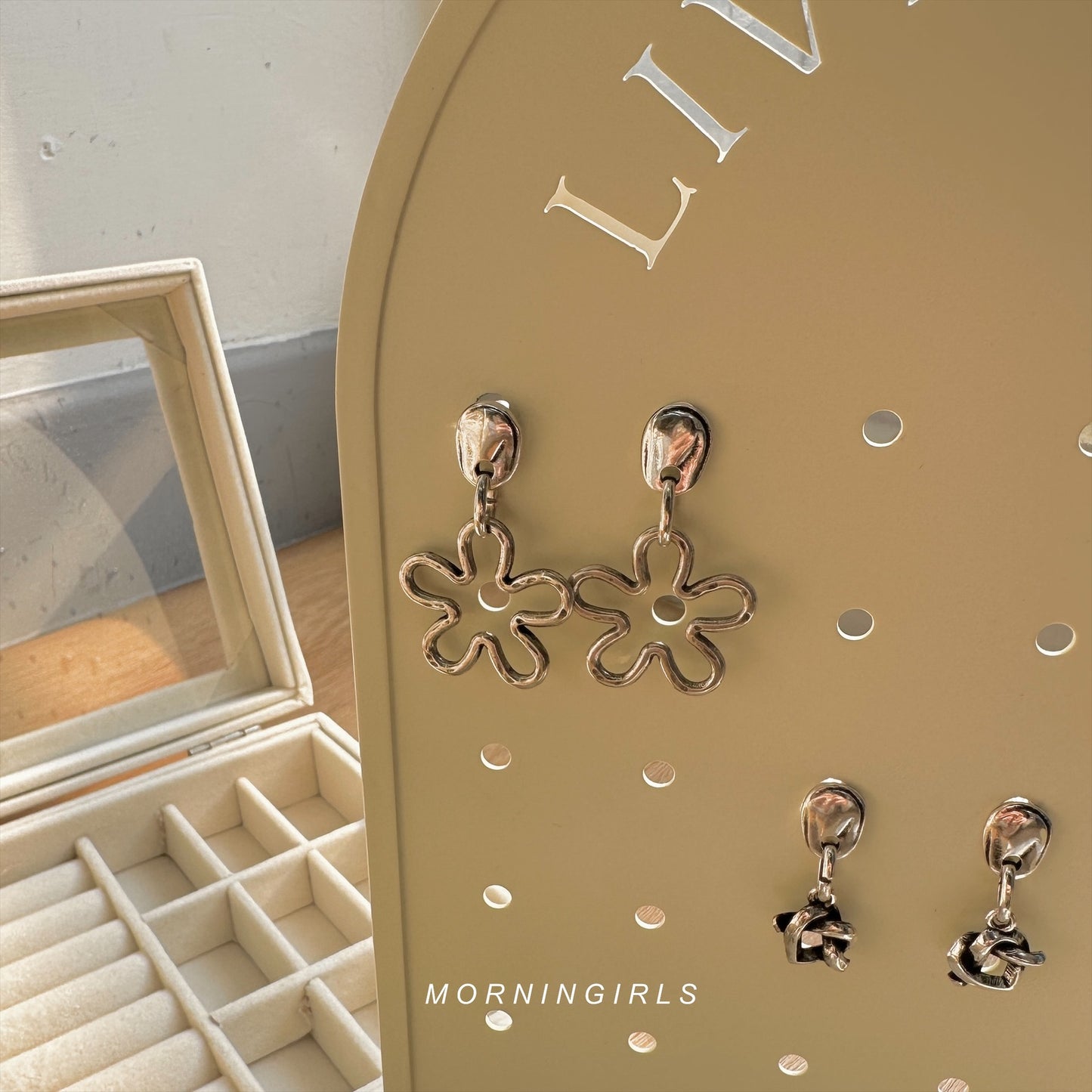 Otro Accesorio 西班牙手工飾物 - Hollow Flower Earrings