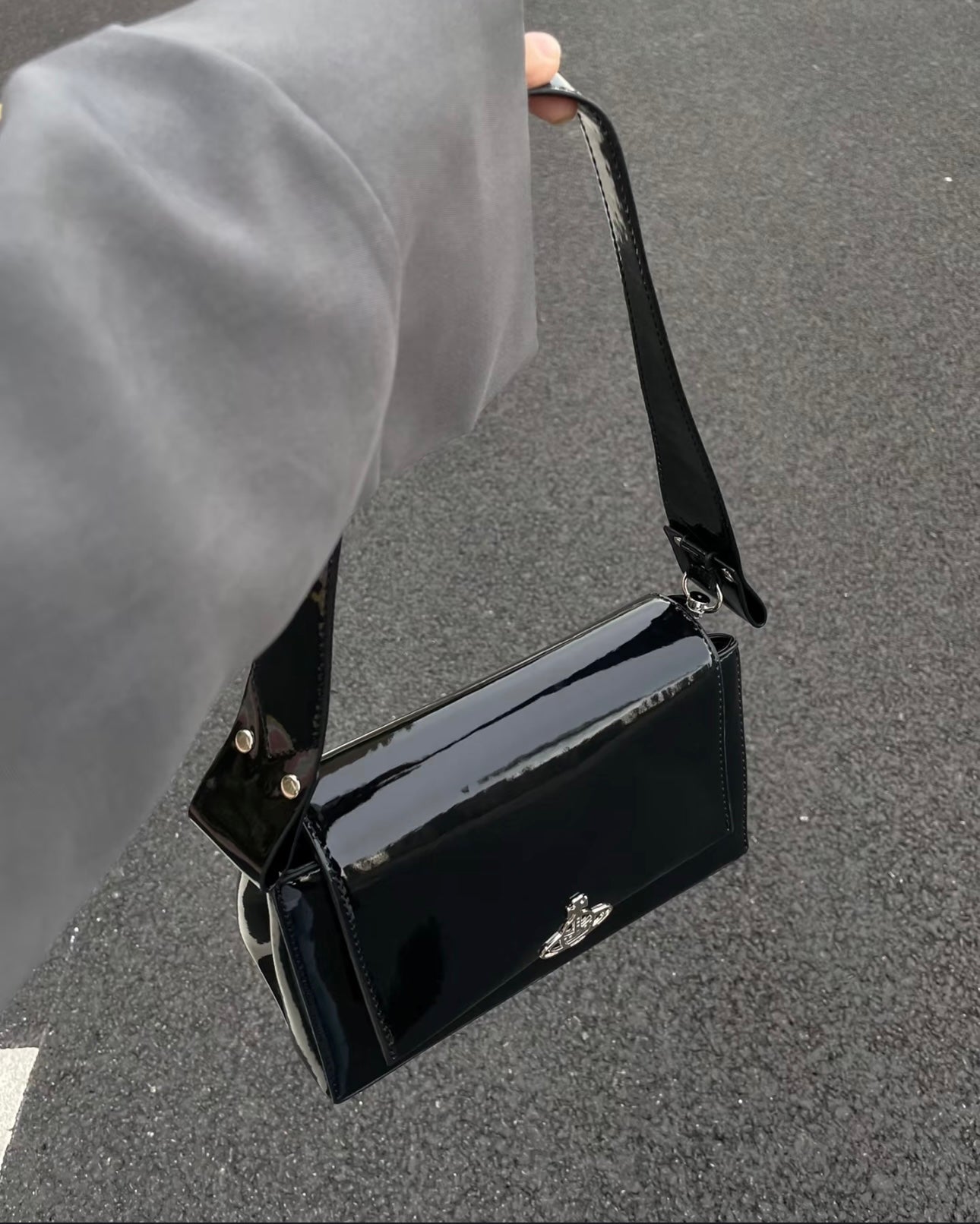 Vivienne Westwood Hazel Handbag 漆皮黑
