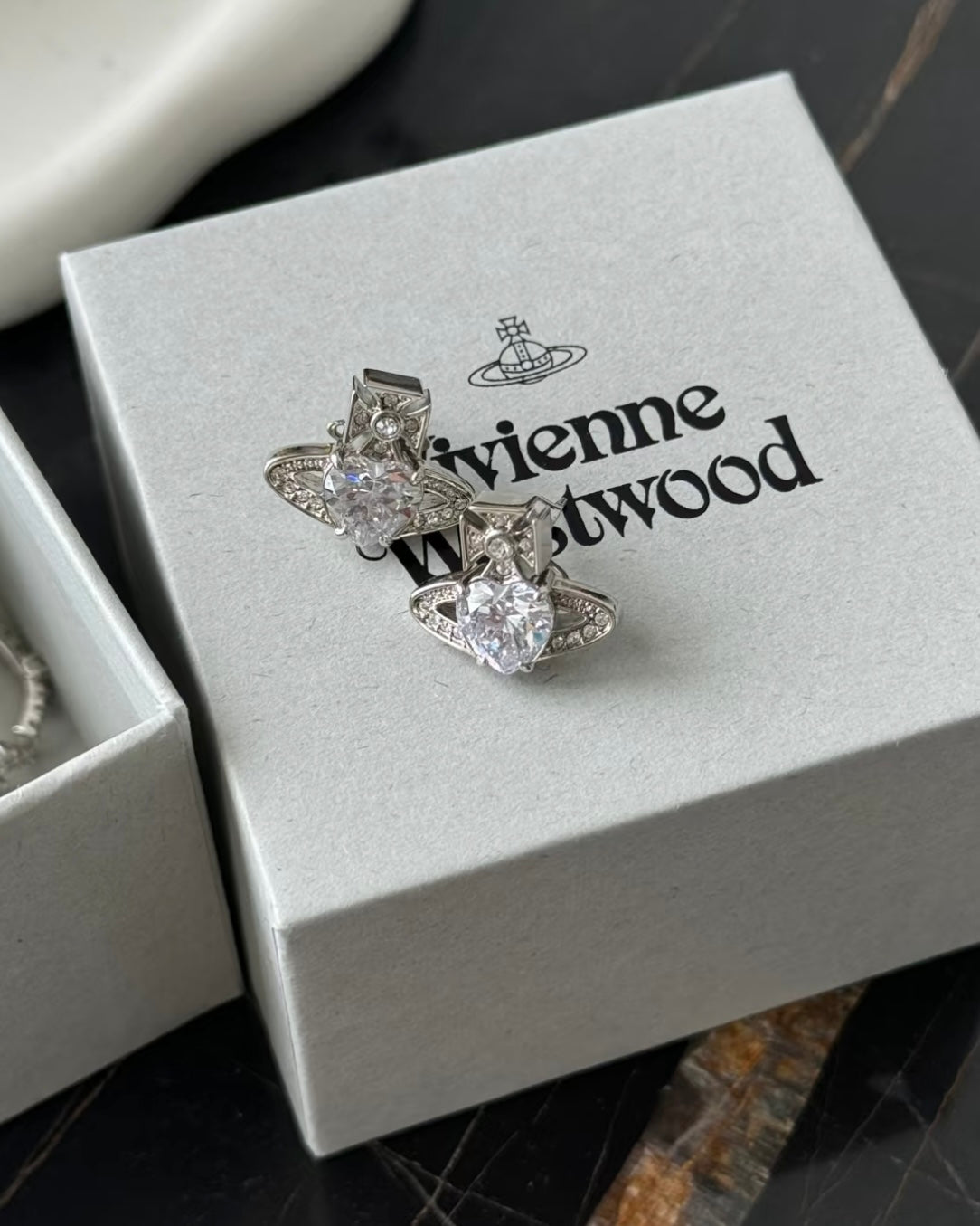 Vivienne Westwood Ariella Earrings 閃石愛心耳環