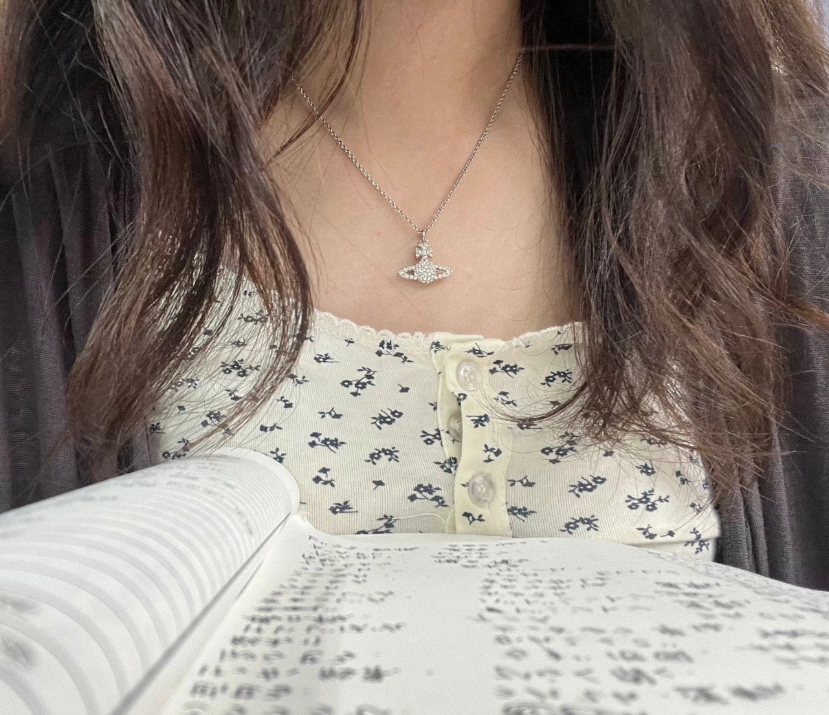 Vivienne Westwood Grace Bas Relief Pendant Necklace 閃鑽土星