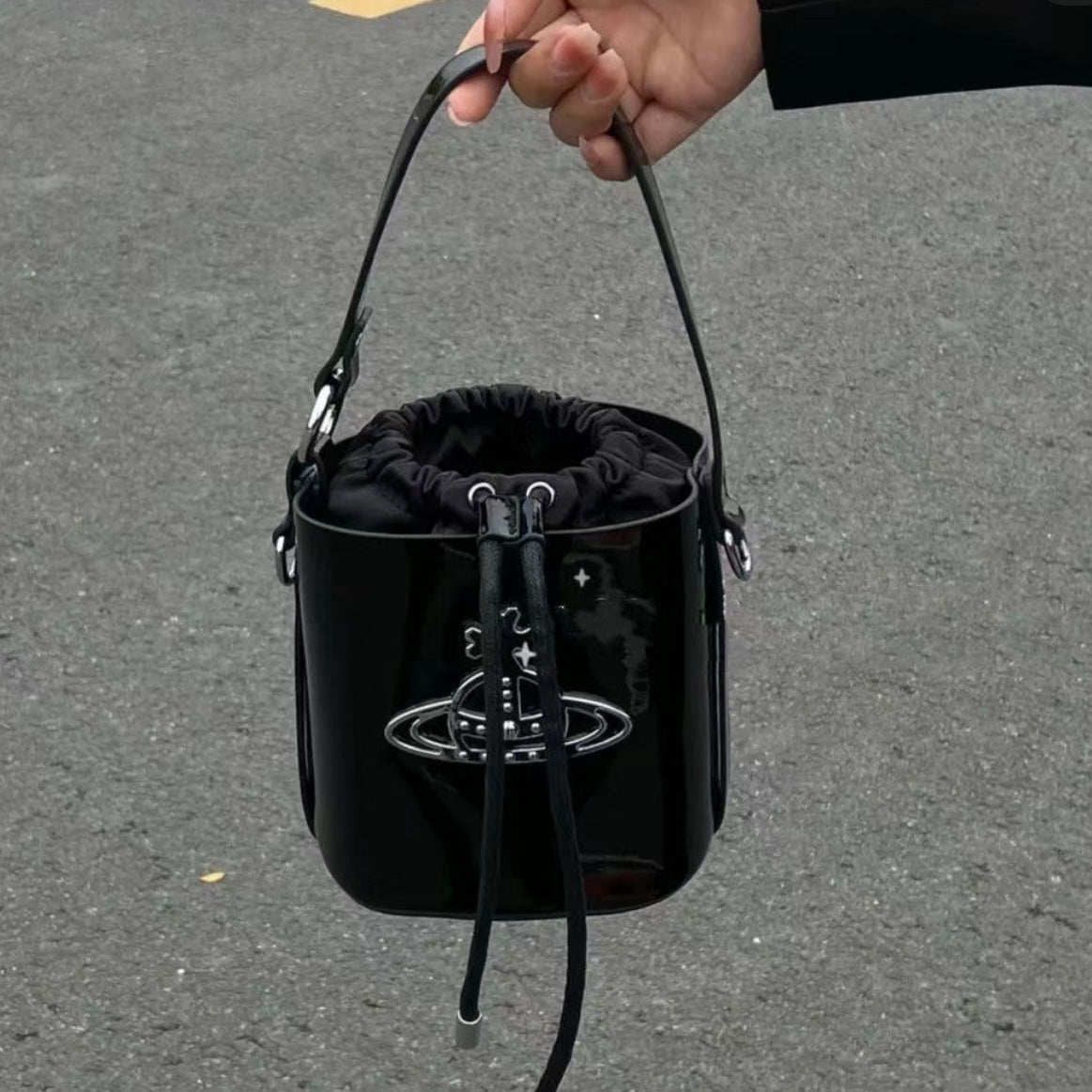 Vivienne Westwood Daisy Small Drawstring Bucket Bag 黑色漆皮