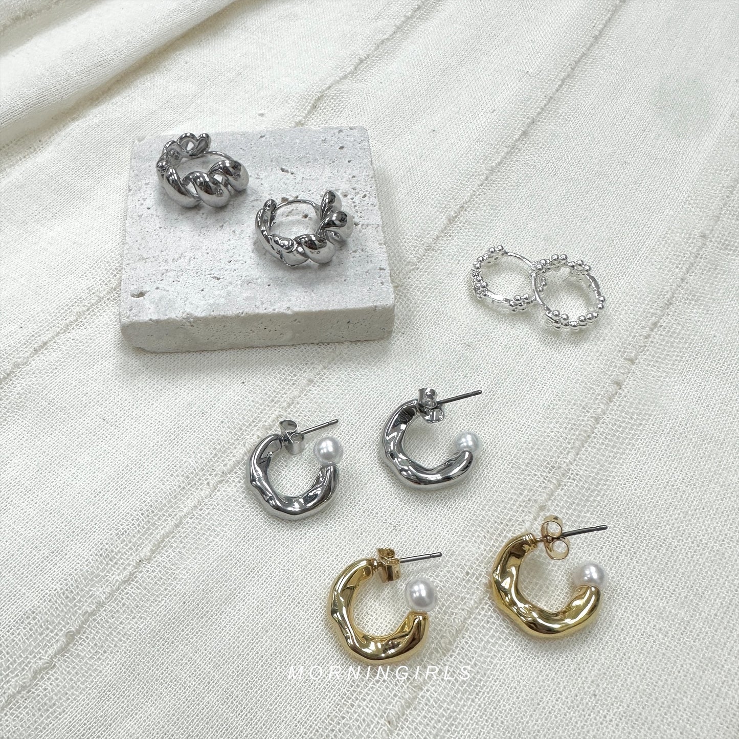 KOREA Mini Pearl Earrings