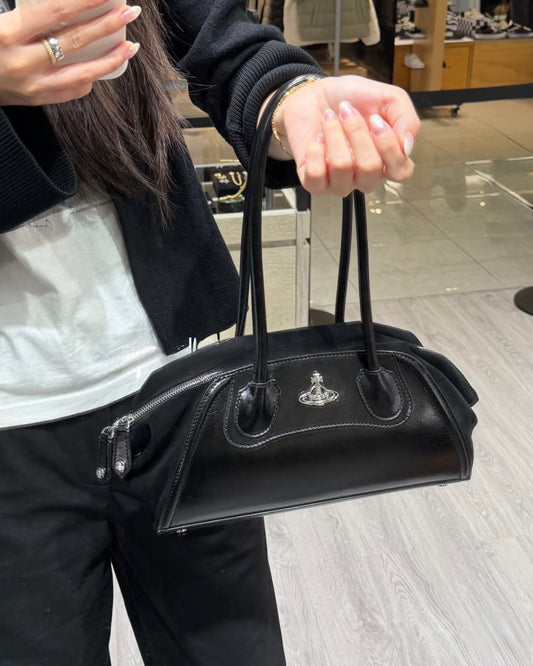 Vivienne Westwood Shirley Small Holdall Bag 最新上架法棍袋 [黑色猄皮限量現貨 年末大折扣中! 容量超大!]