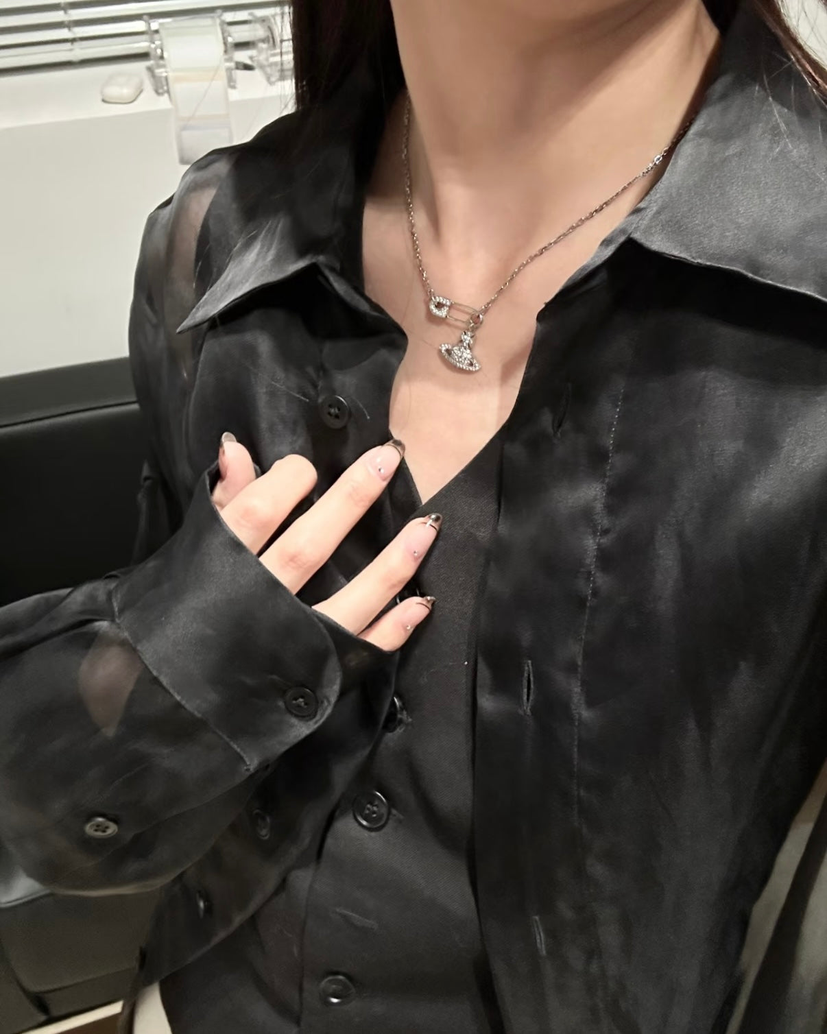 Vivienne Westwood Lucrece Orb Necklace 扣針閃鑽🧷 [Jaden同款]
