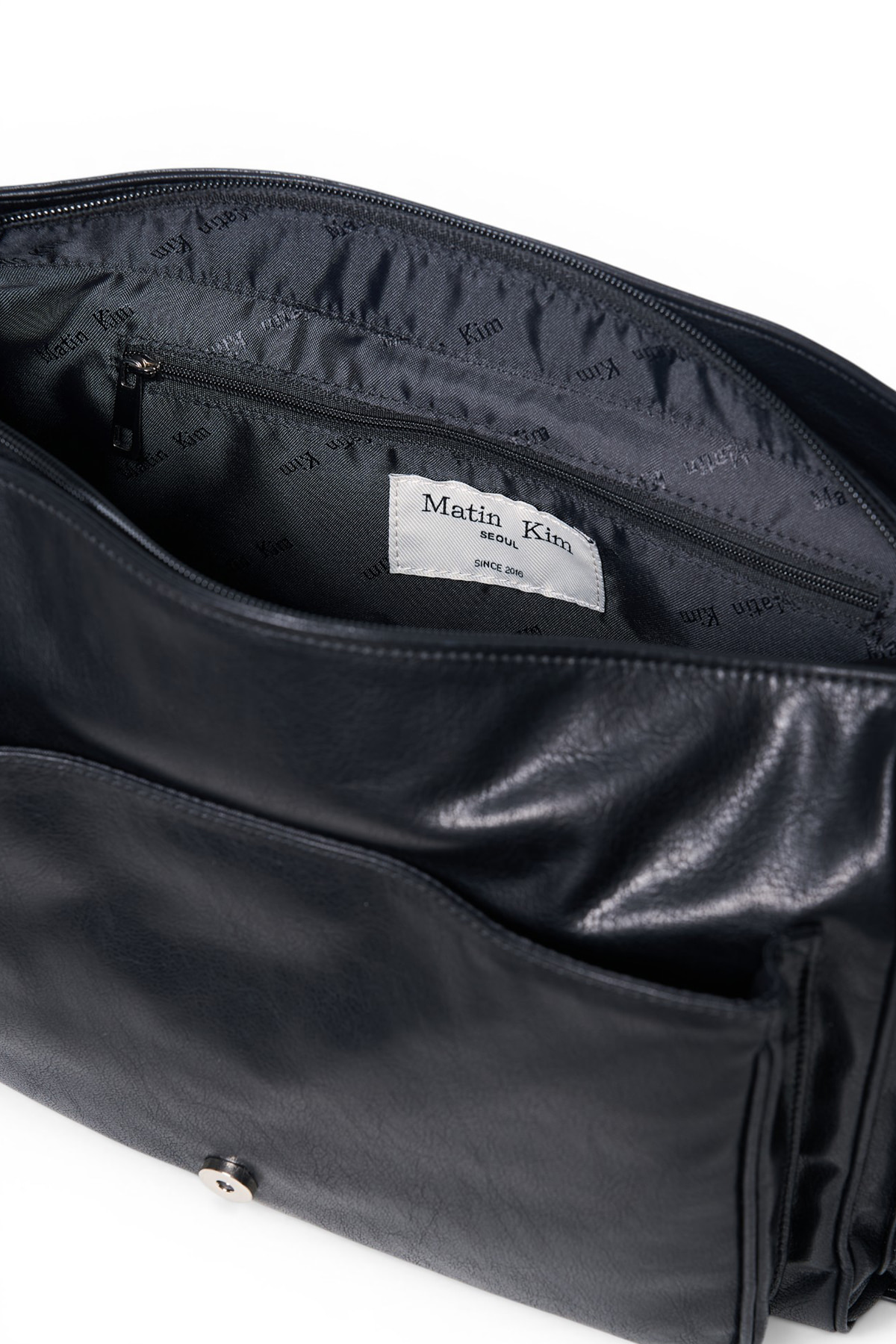 最新韓國選物🇰🇷 Matin Kim Dual Pocket Messenger Bag 復古皮革郵差袋￼［復古皮質感率性百搭！］