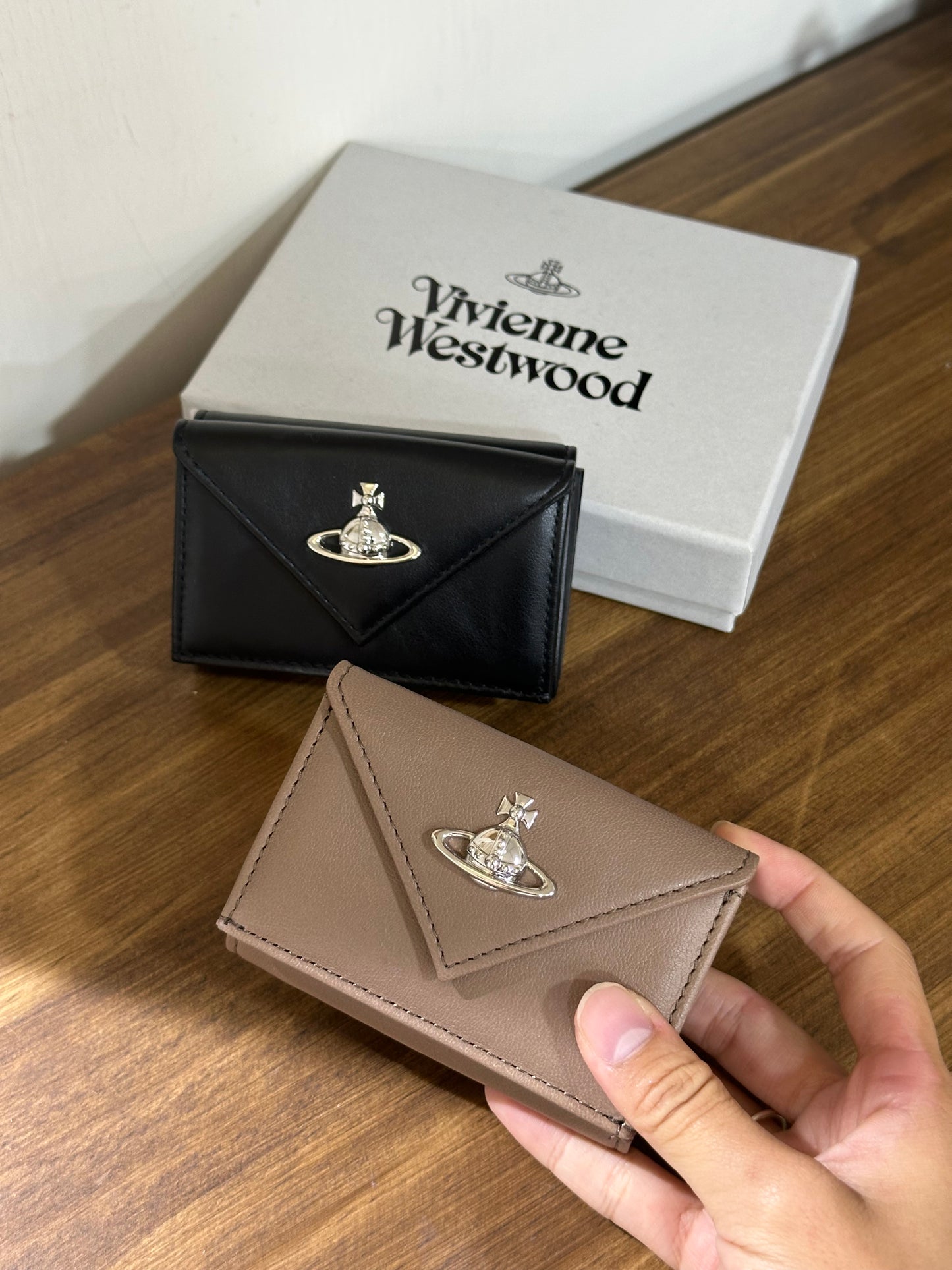 Vivienne Westwood Envelope Mini Wallet 掌心小銀包 [最新秋冬奶啡小牛皮 小尺寸銀包推介!]