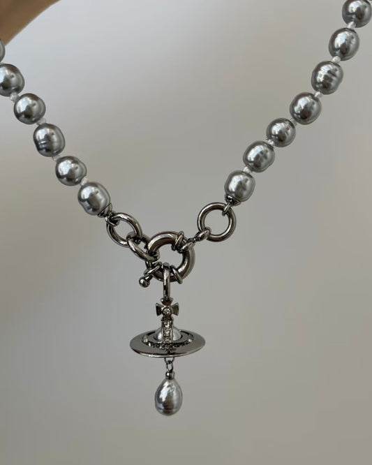 Vivienne Westwood Aleksa Pearl Choker Necklace 巴洛克水滴珍珠限量灰色 [英國年中優惠🇬🇧NANA同款 絕美小暗黑灰!]