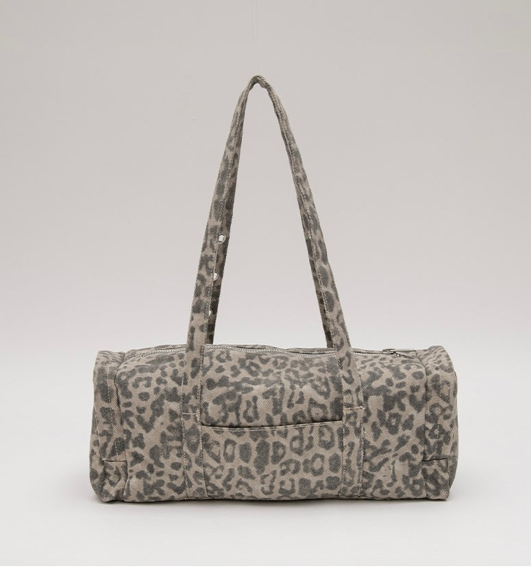 韓國選物🇰🇷Rolarola Maison De Rola Stud Leopard Duffle Bag 窩釘豹紋圓筒袋［張員瑛PICK! 復古搖滾風格 個性感滿滿!］