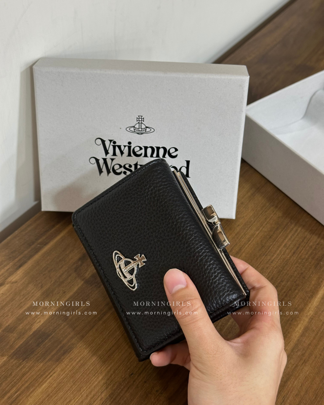 Vivienne Westwood Small Frame Wallet 黑銀荔枝皮［折扣中～極難補貨! 超罕有相位!]