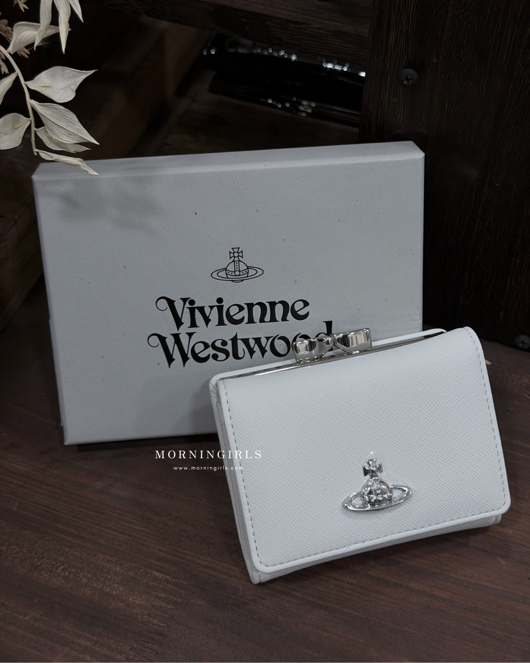Vivienne Westwood 2026最新限定白色十字紋系列