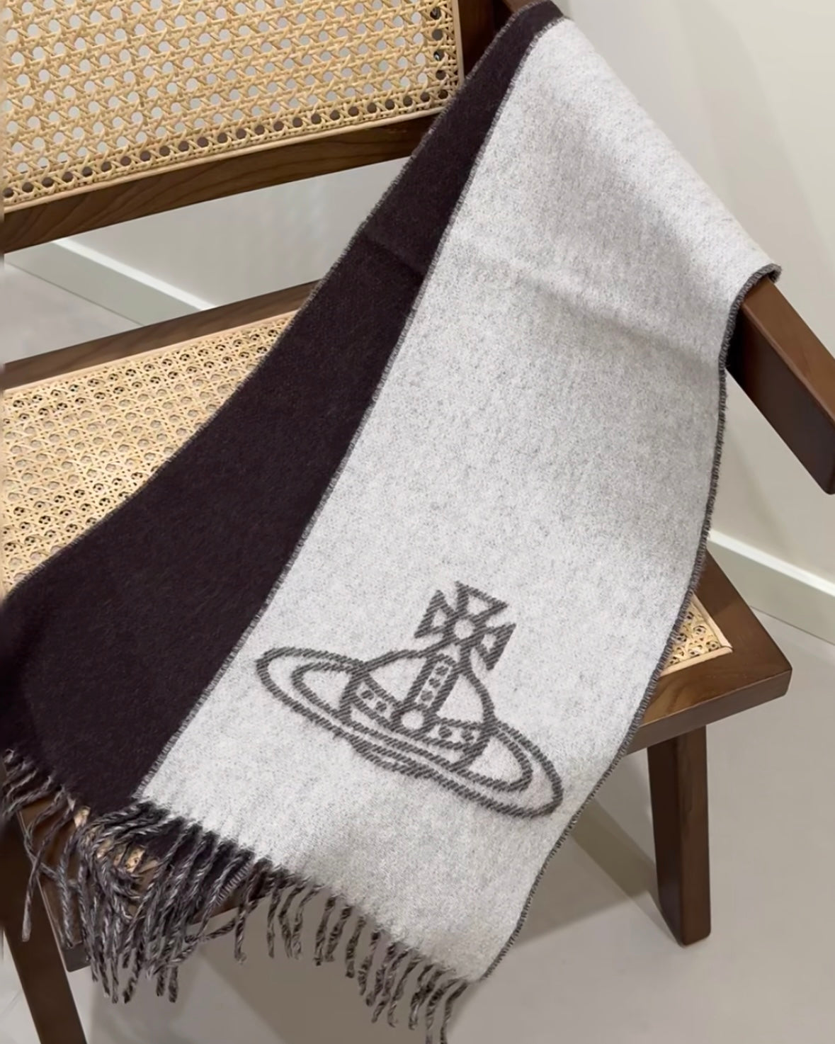Vivienne Westwood Double ORB Logo Scarf (100% wool) [Black and brown are best-selling! Japanese version, made in Italy!] 