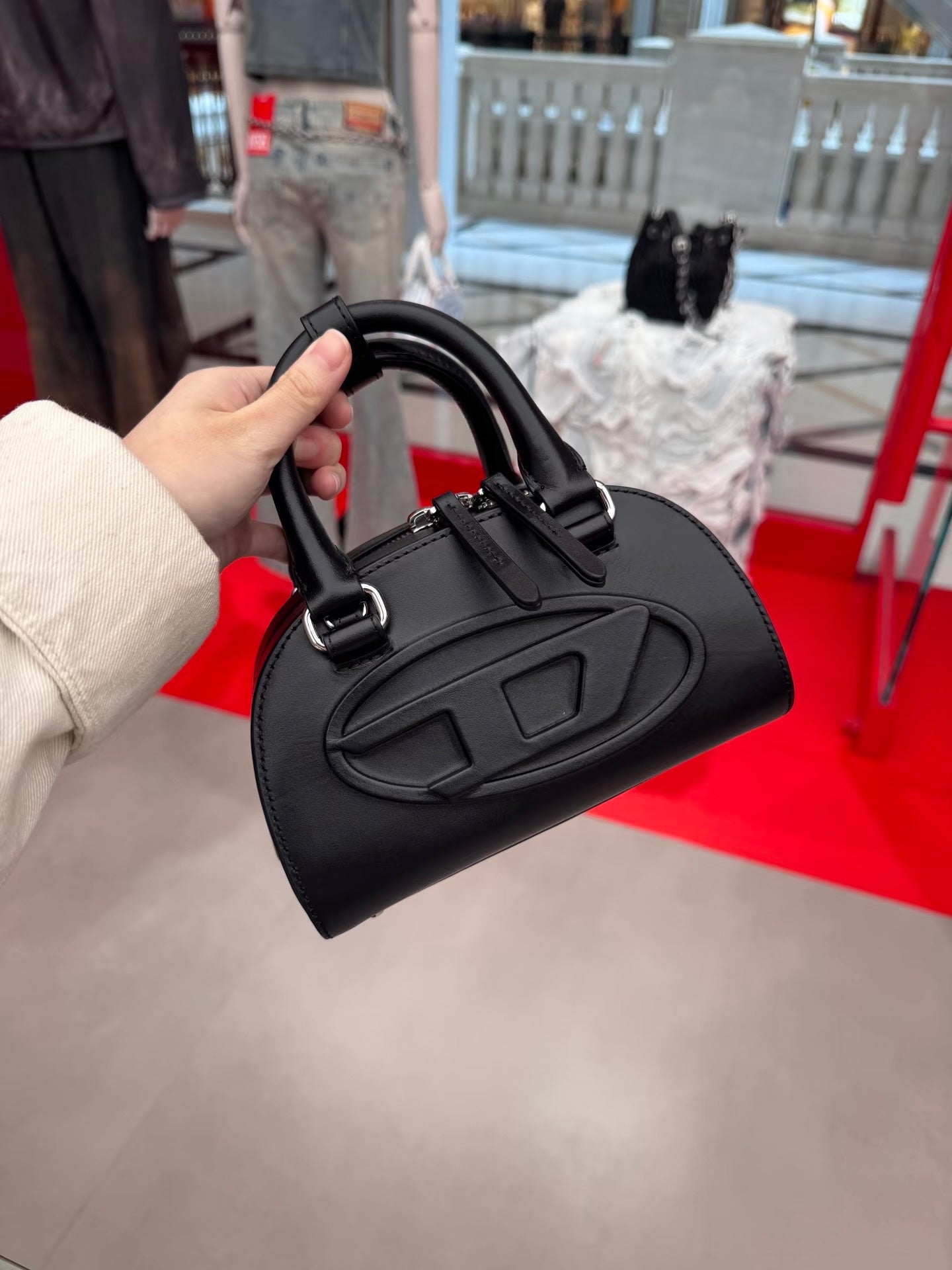 Diesel 1DR Dome-Mini Bowling Bag [限量現貨折扣中 超可愛保齡球袋連斜孭肩帶🎳!]