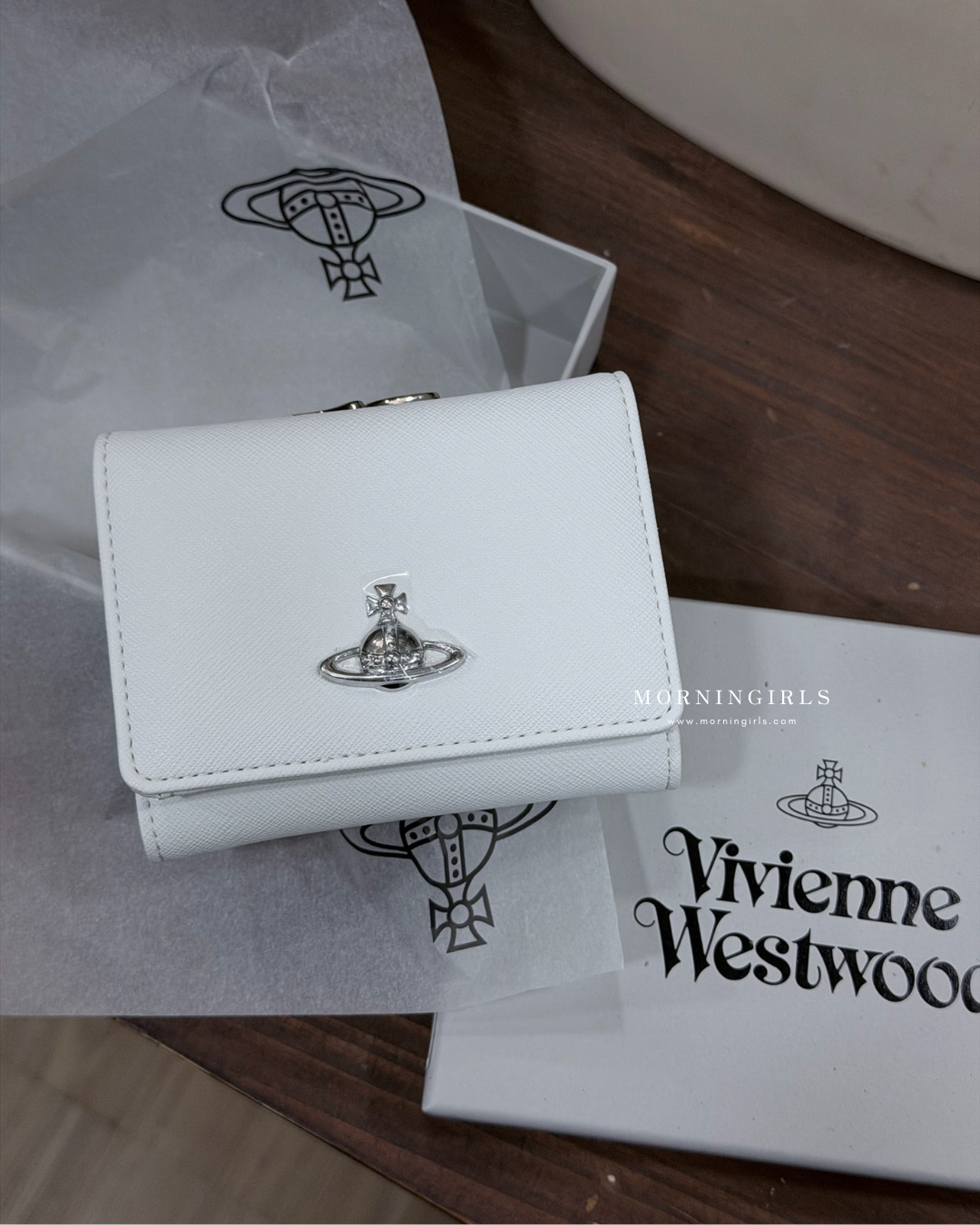 Vivienne Westwood 2026最新限定白色十字紋系列