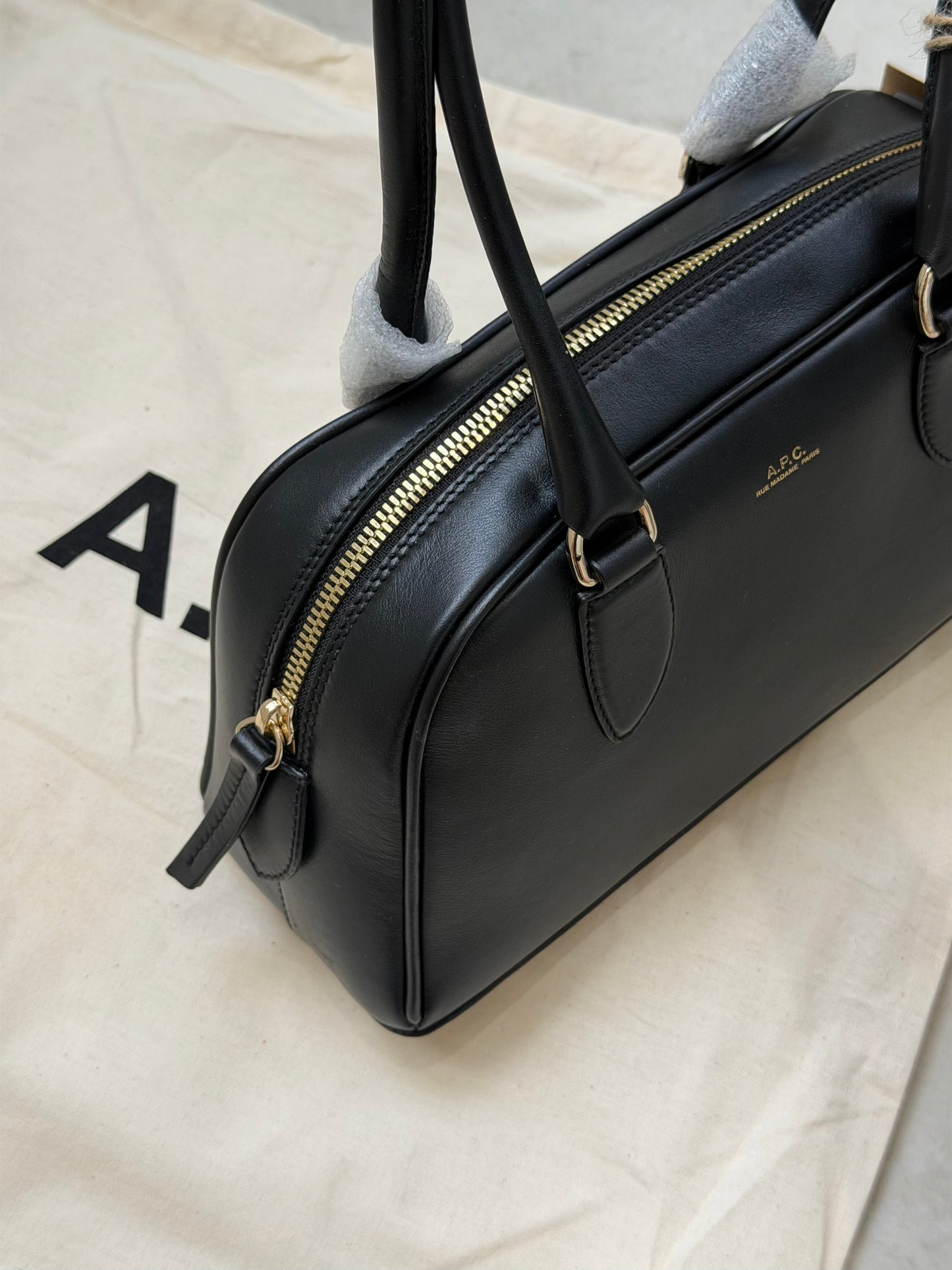 A.P.C. Paloma shoulder bag  [2026最新簡約法式法棍袋 大容量]