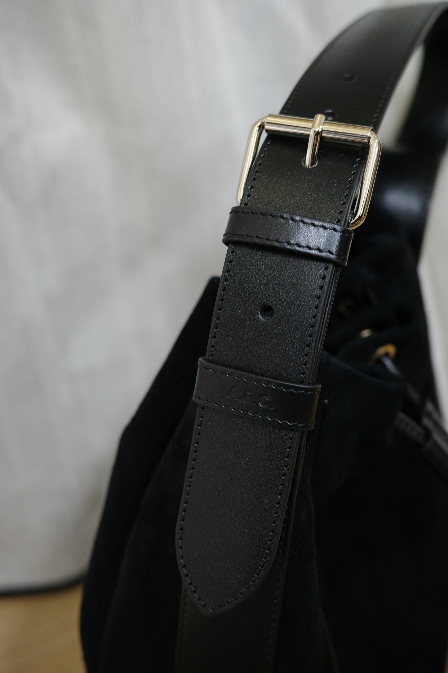 A.P.C. Alma Bucket Bag 黑色猄皮［最新上架! 限時新品優惠中!］