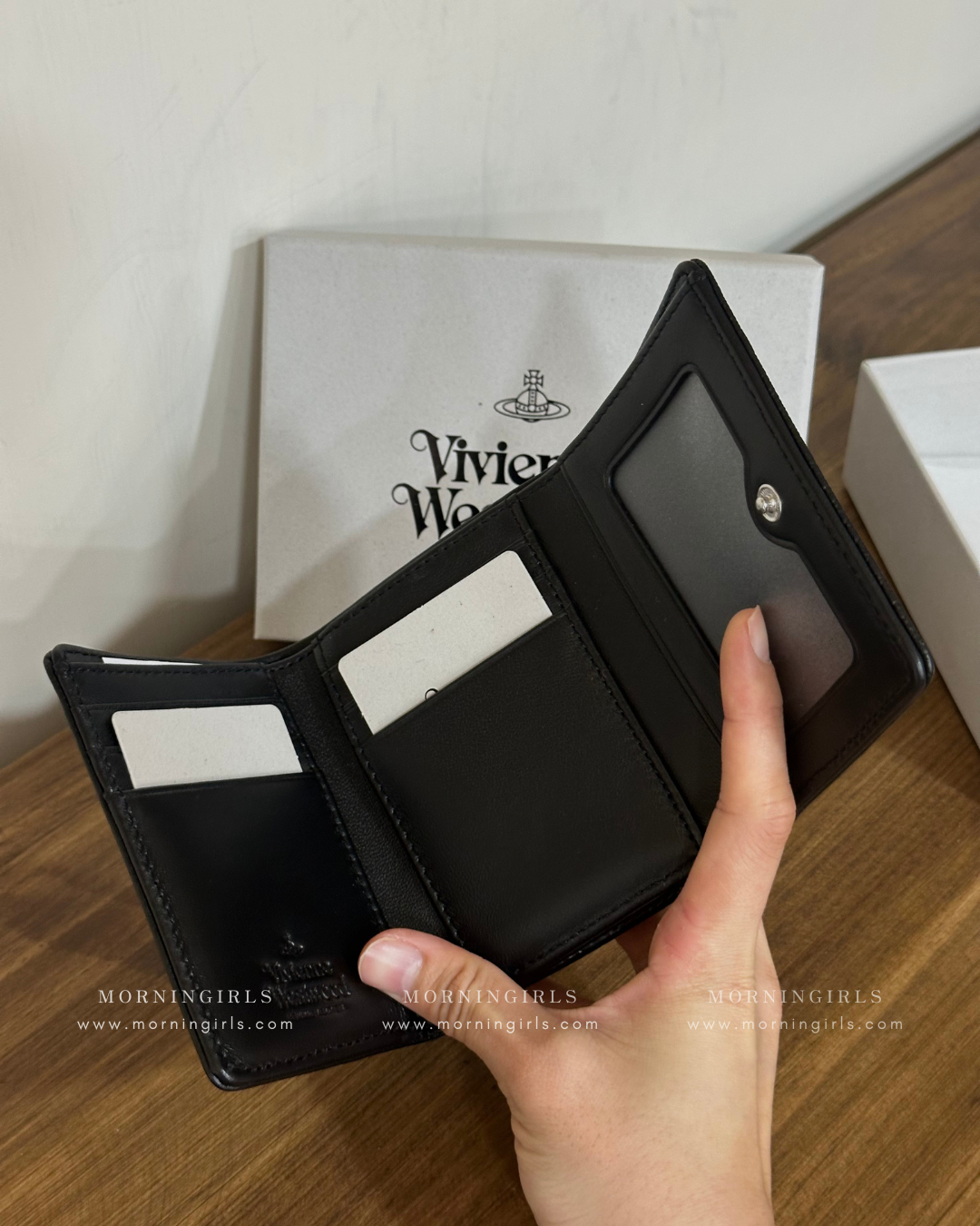 Vivienne Westwood Small Frame Wallet 復古星星壓紋 [三層連相位]