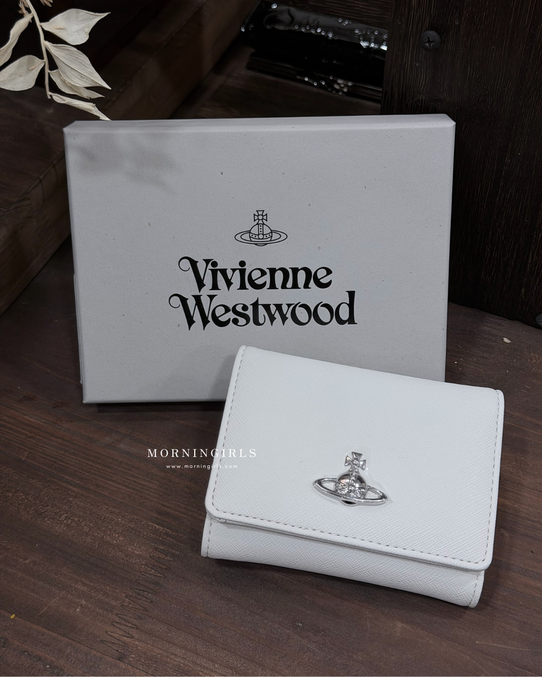 Vivienne Westwood 2026最新限定白色十字紋系列