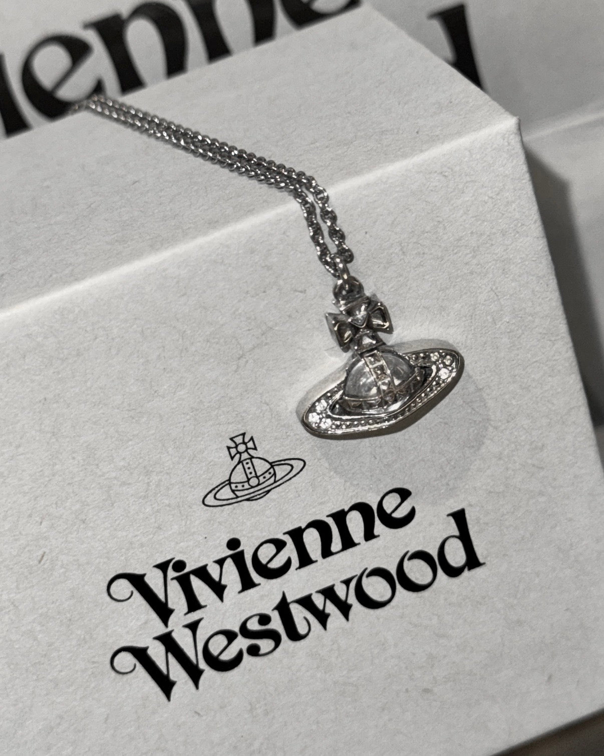 Vivienne Westwood Pina Small Bas Relief Pendant Necklace [最新上架性價比超高]