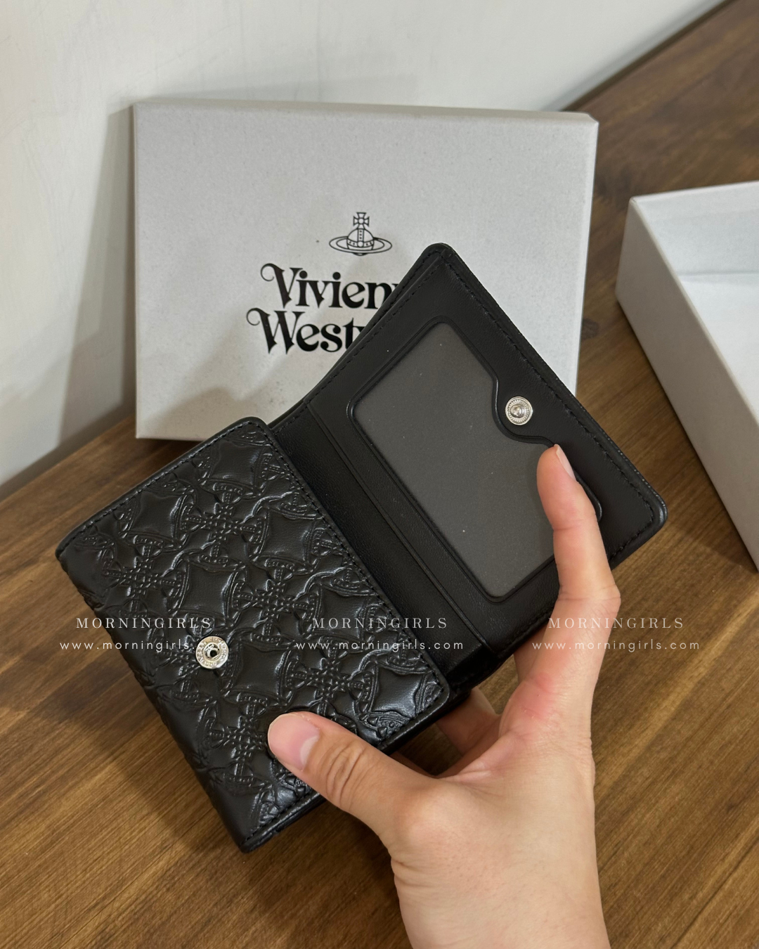 Vivienne Westwood Small Frame Wallet 復古星星壓紋 [三層連相位]