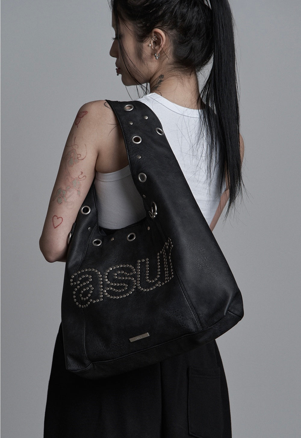 Asur Crash Eyelet 最新韓國選物🇰🇷窩釘經典Logo單肩袋［工業風型格率性大袋 超推薦必入!］