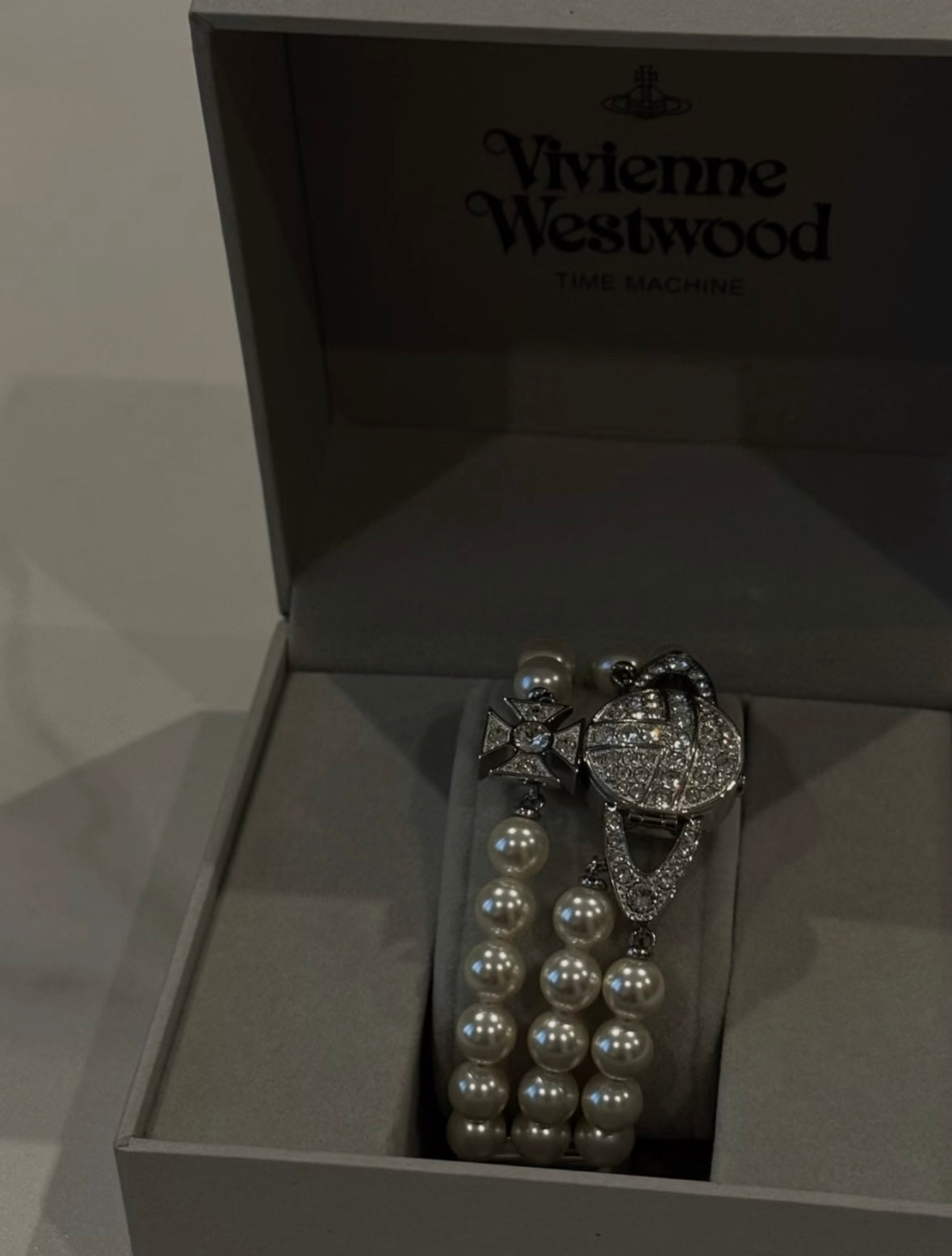 Vivienne Westwood Swarovski Crystal Watch [三層珍珠手鏈款手錶]