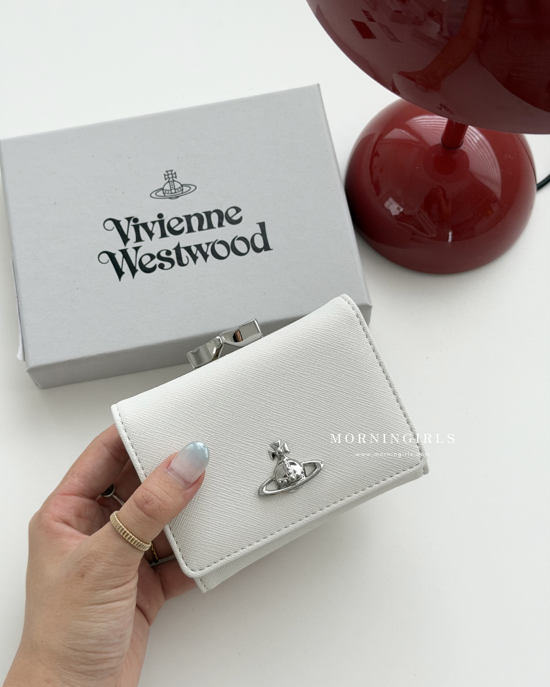 Vivienne Westwood 2026最新限定白色十字紋系列