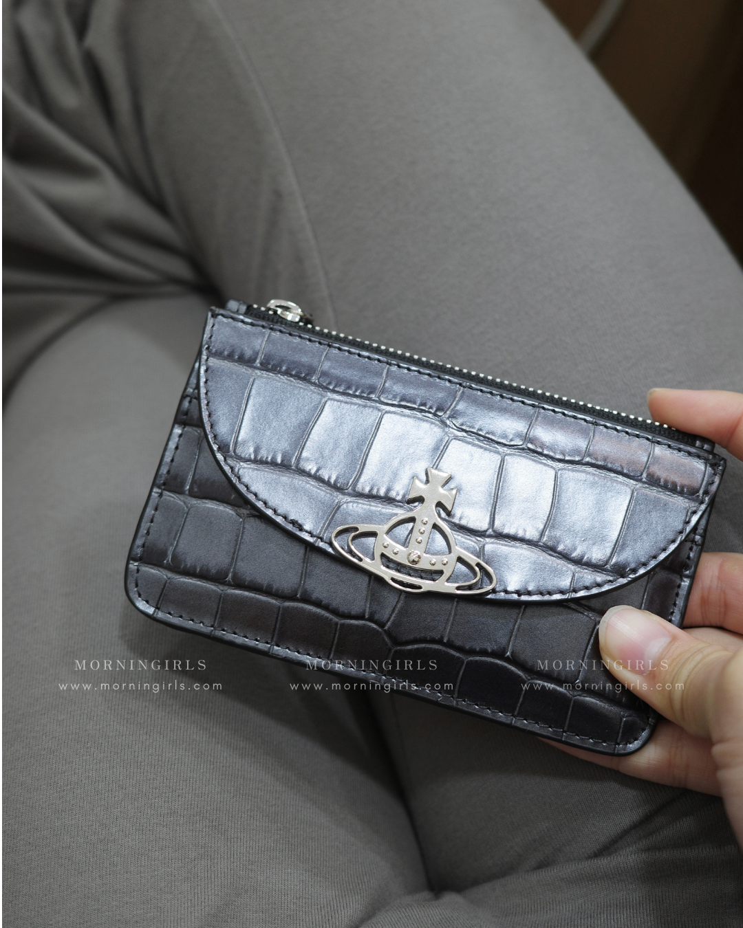 Vivienne Westwood 半月 Slim Long Cardholder 灰藍鱷魚皮 [SS25最新上架]