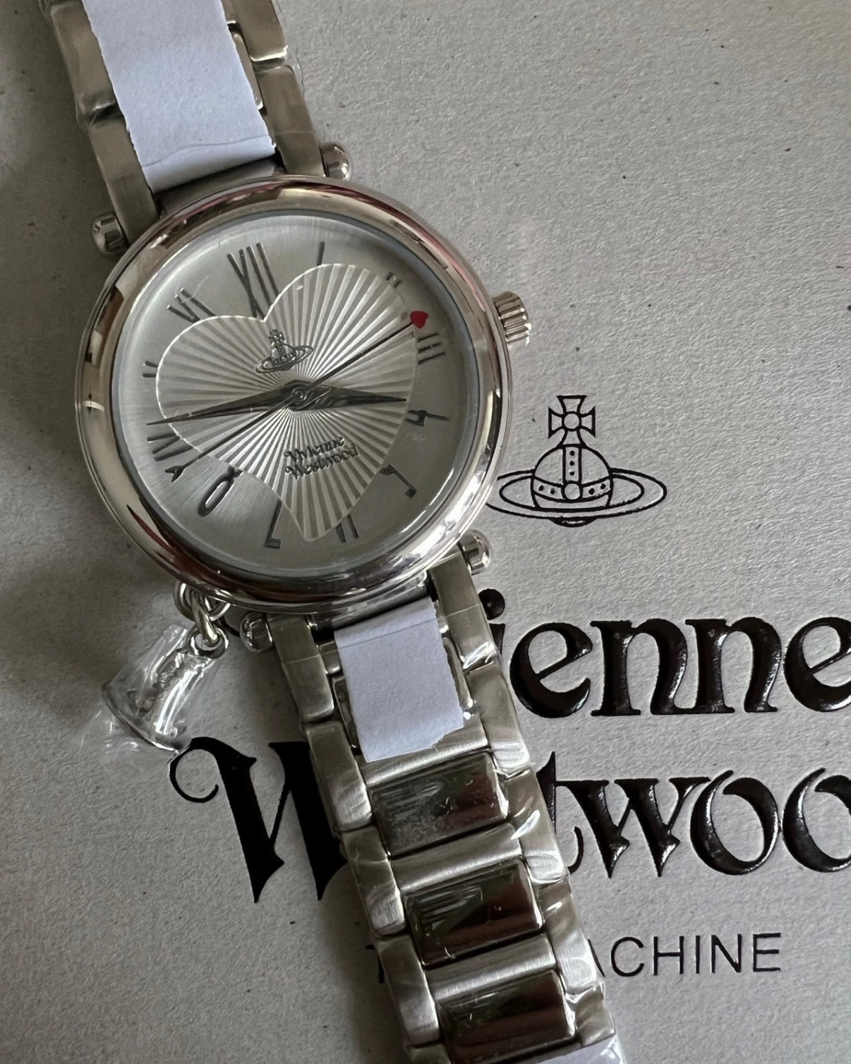 Vivienne Westwood Orb Watch 32mm [限定心形錶面 連小吊墜]