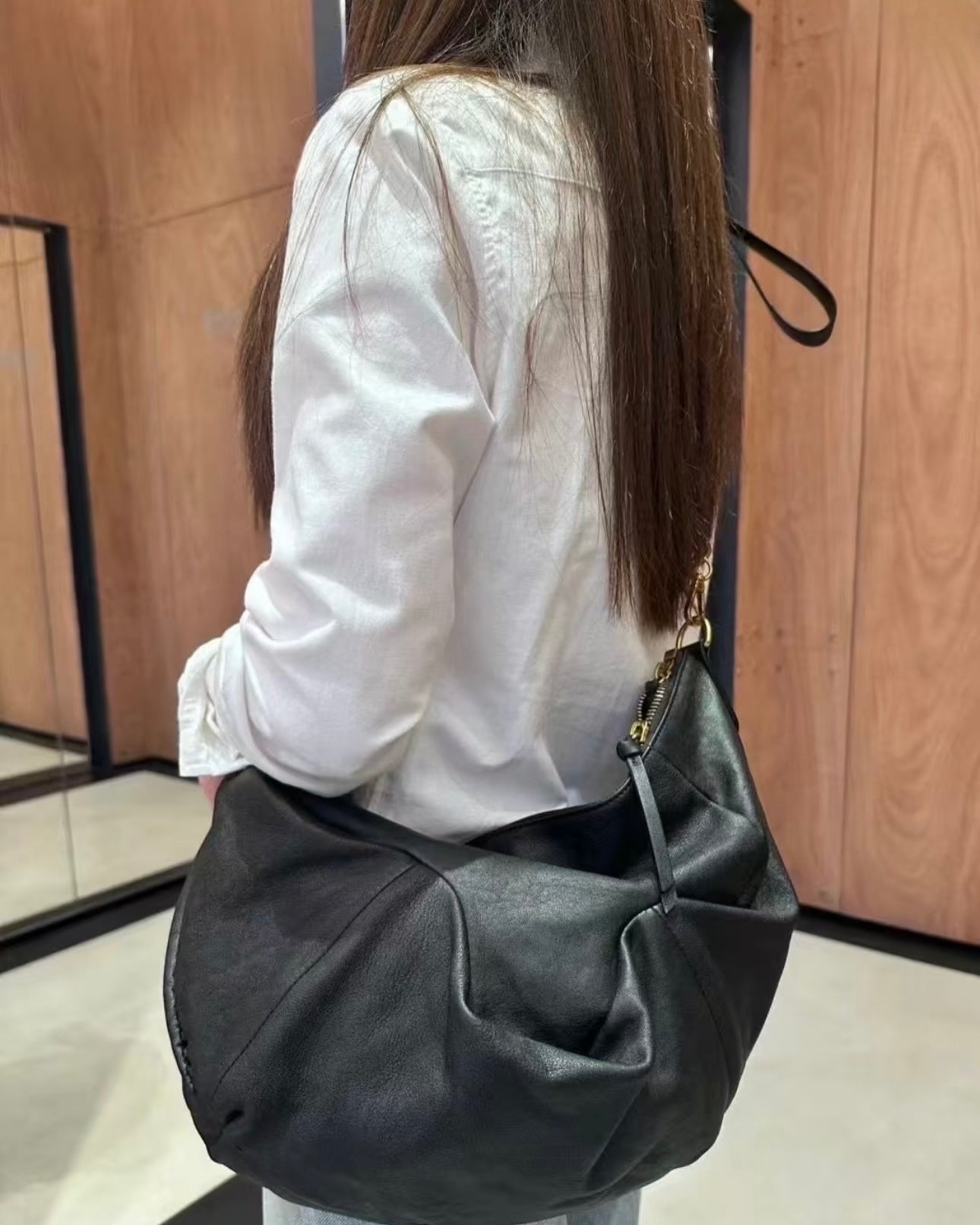 Vivienne Westwood Agnes Shoulder Bag 100%全牛皮超美牛角包［最新上架! 大推薦必入手Lemaire平替版 已自留!］