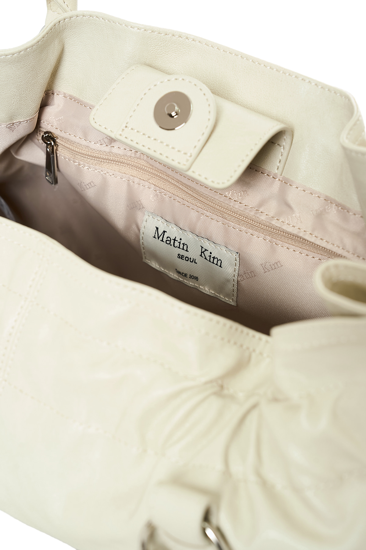 Matin Kim Shirring Tie Buckle Shoulder Bag 最新韓國選物🇰🇷雲朵皮帶扣腋下袋［超熱賣! 極簡Boyish風］