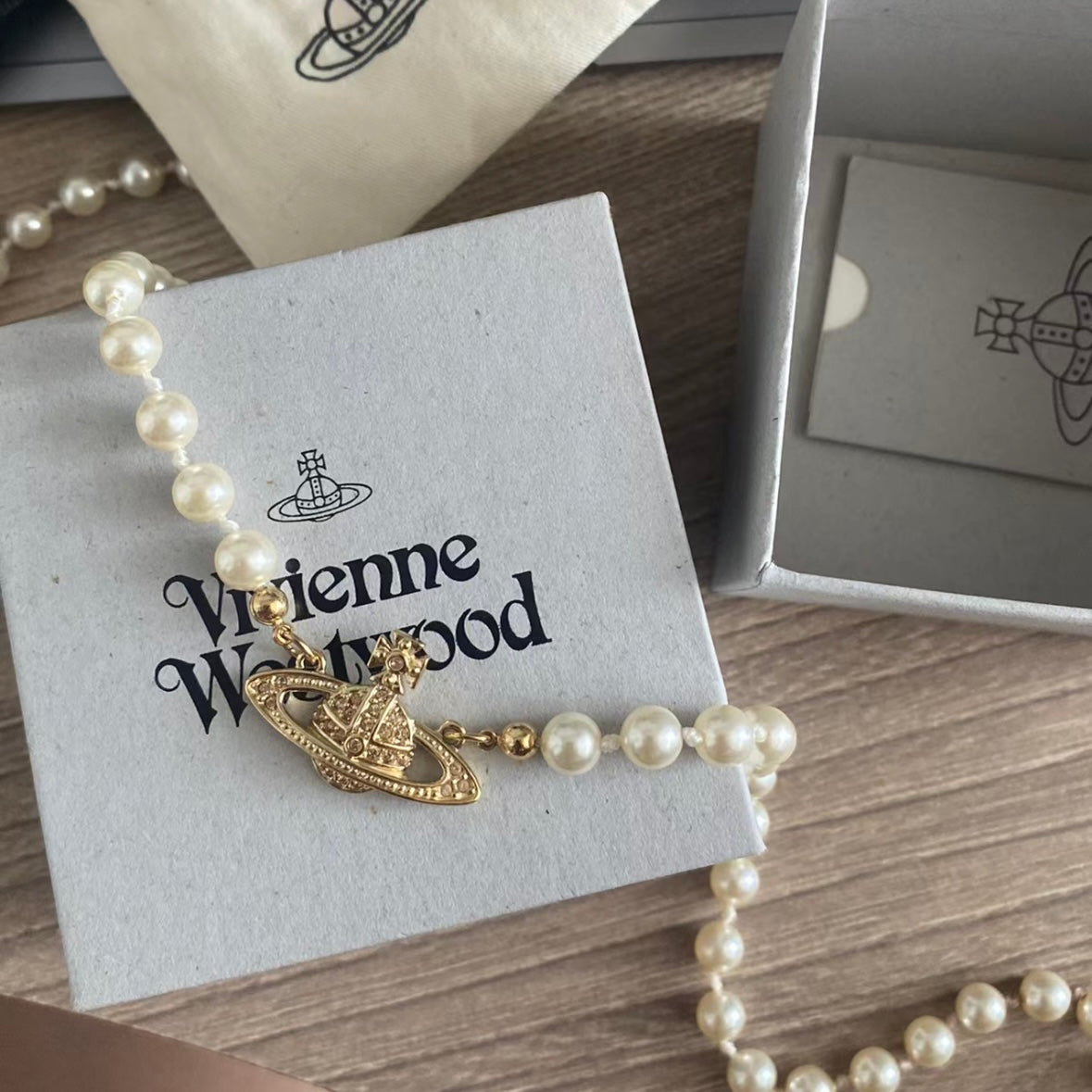 Vivienne Westwood Mini Bas Relief Pearl Choker［超限量現貨&限時優惠中!］