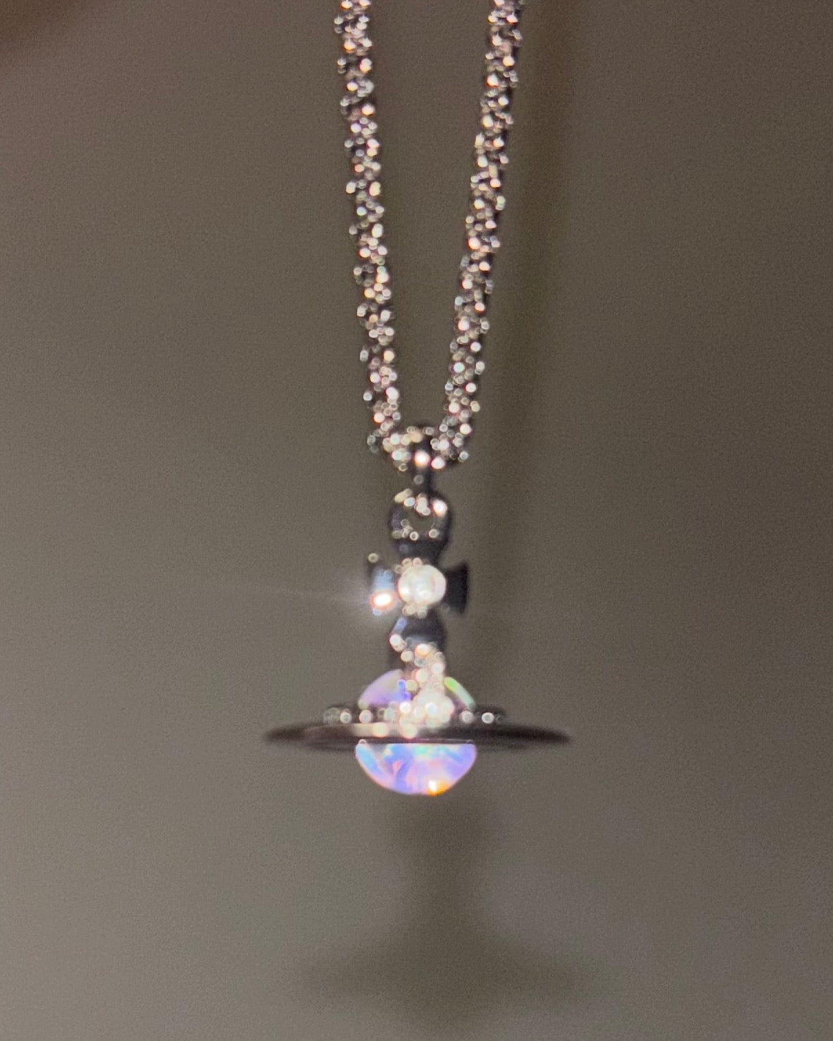 Vivienne Westwood ORB Pendant Crystal Necklace 鐳射幻彩限定色 [情人節限時優惠一件即減HK$50/TWD$180 結帳時自動顯示折扣]