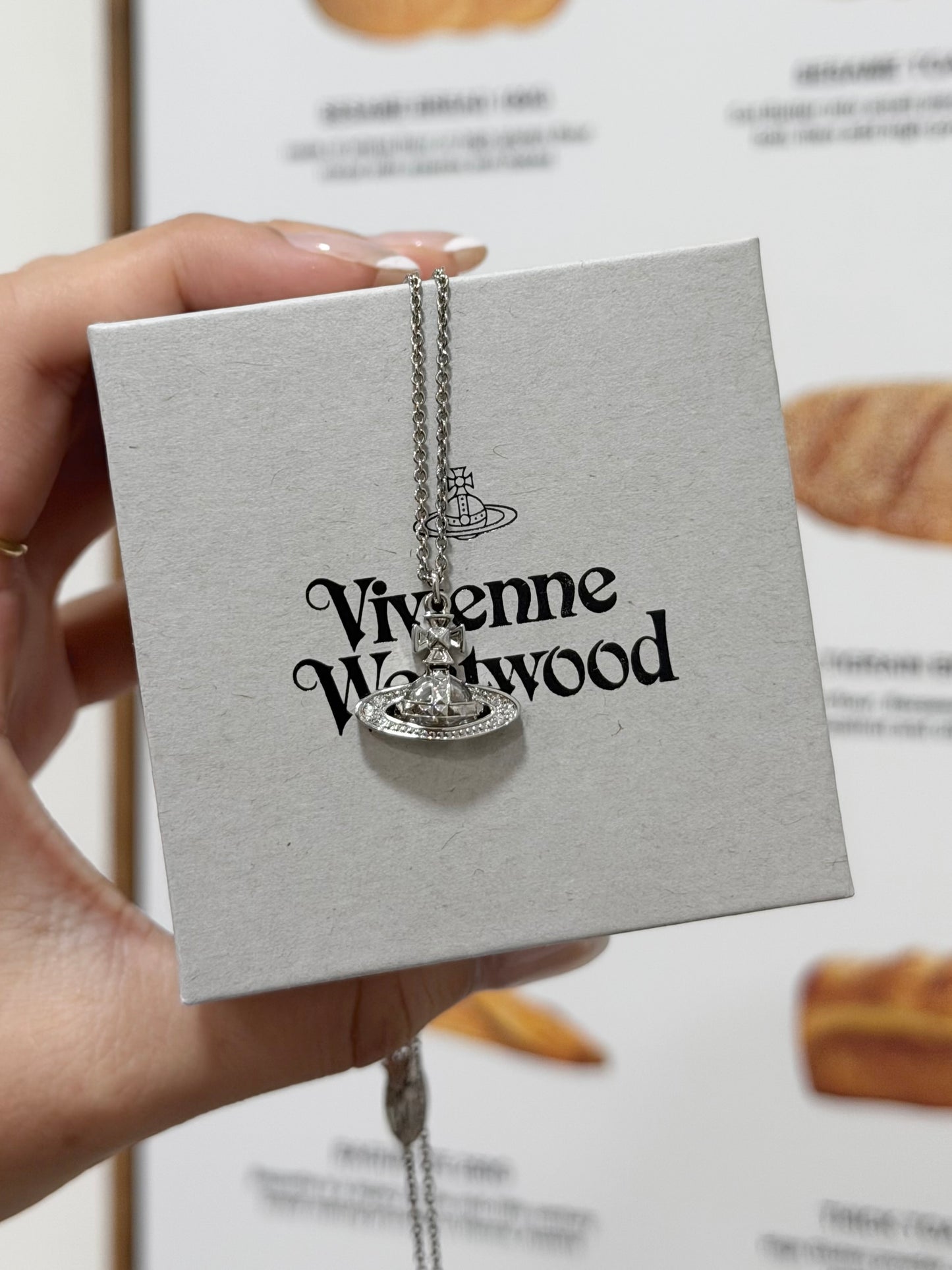 Vivienne Westwood Pina Small Bas Relief Pendant Necklace [最新上架性價比超高]