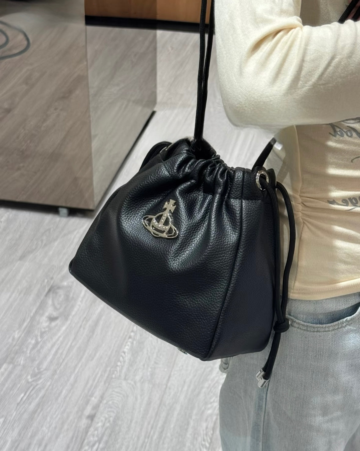 Vivienne Westwood Hilary Bucket Bag [只有最後數個 大容量方形小水桶 可上膊!]