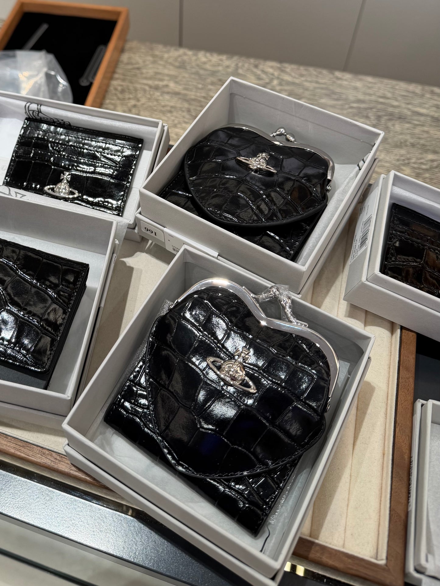 Vivienne Westwood Crocodile 黑銀鱷魚皮 愛心口金銀包［2026最新專櫃款式! 超特別設計含卡位］