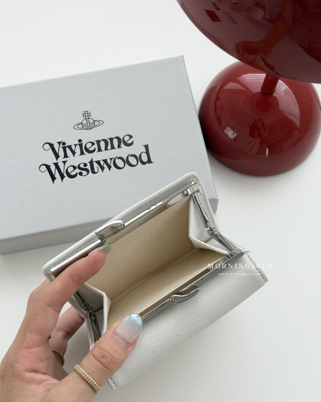 Vivienne Westwood 2026最新限定白色十字紋系列