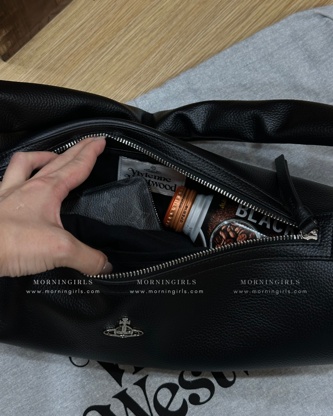 Vivienne Westwood SS25 最新圓筒袋 [店主近期最愛日常超大容量袋⋆˙⟡]