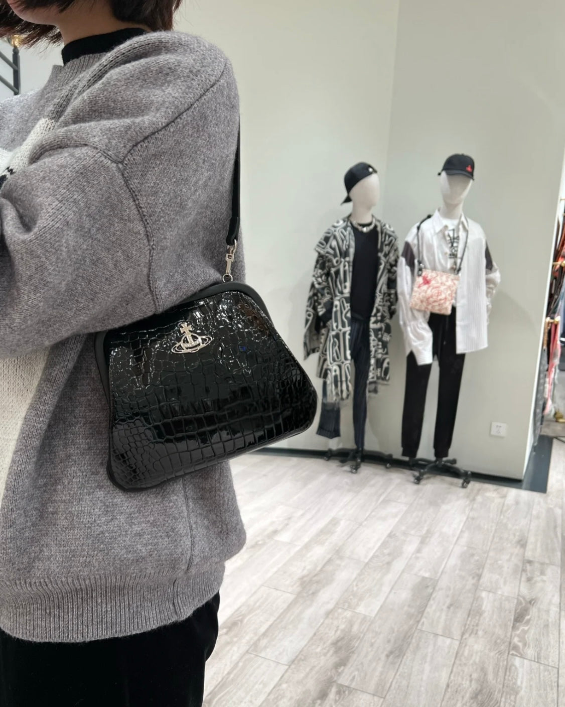 Vivienne Westwood Vivienne's Clutch Bag 黑色鱷魚皮［只有2個折扣現貨!]