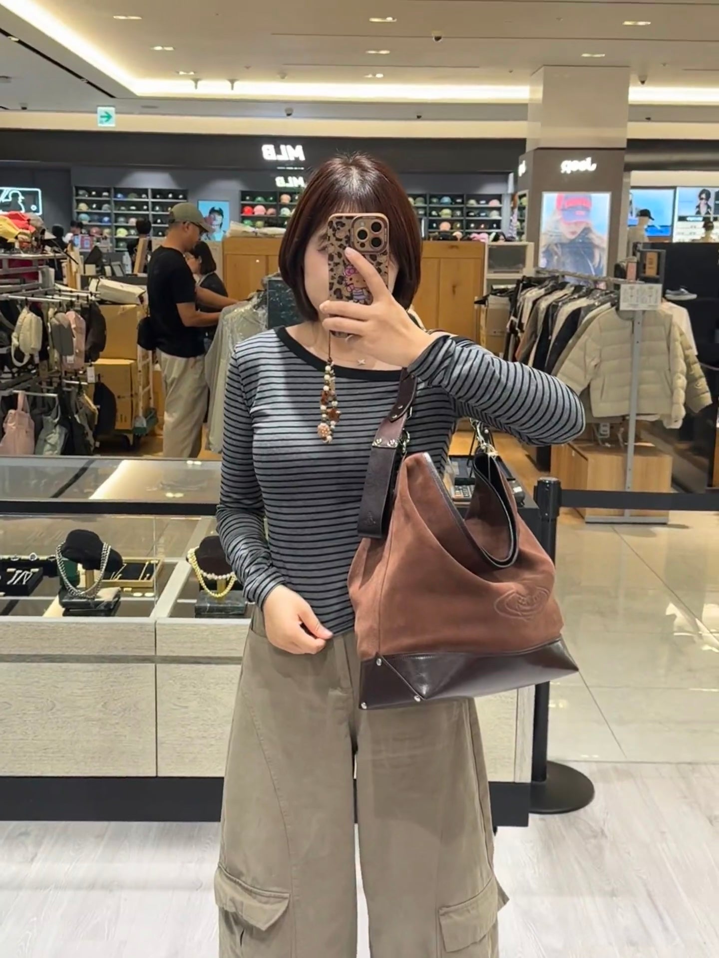 Vivienne Westwood Nancy Hobo Bag, a must-have for Fall/Winter! [Newly arrived, limited-time dark brown discount, in stock! Extra-large capacity hobo bag!]