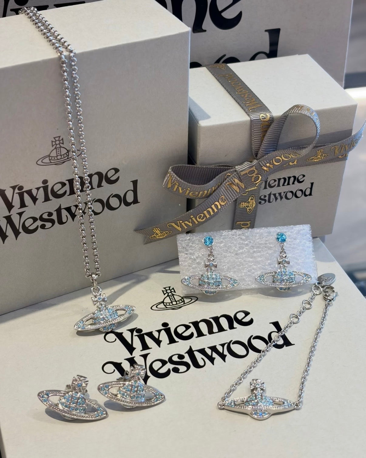 Vivienne Westwood Mini Bas Relief Pendant Necklace 藍鑽全閃石土星 [2026最新限定藍鑽]