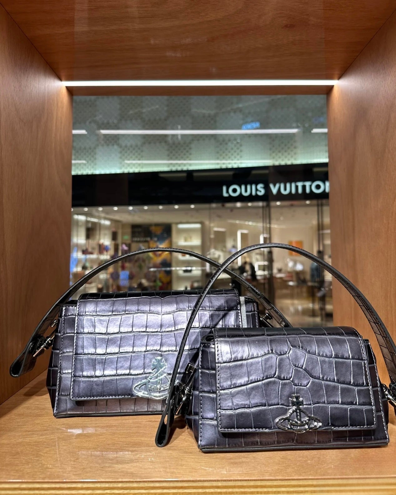 Vivienne Westwood Hazel Handbag SS25春季最新鐵灰鱷魚皮［最新上架! 限時優惠中!］