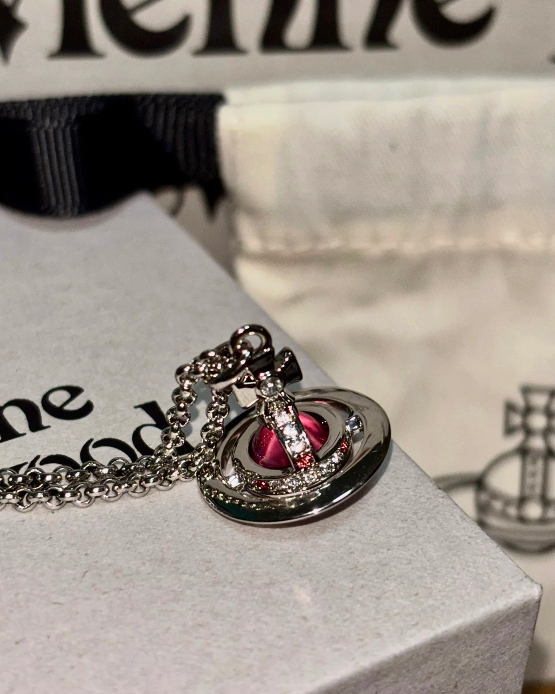 Vivienne Westwood ORB Pendant Crystal Necklace MEDIUM 紅色