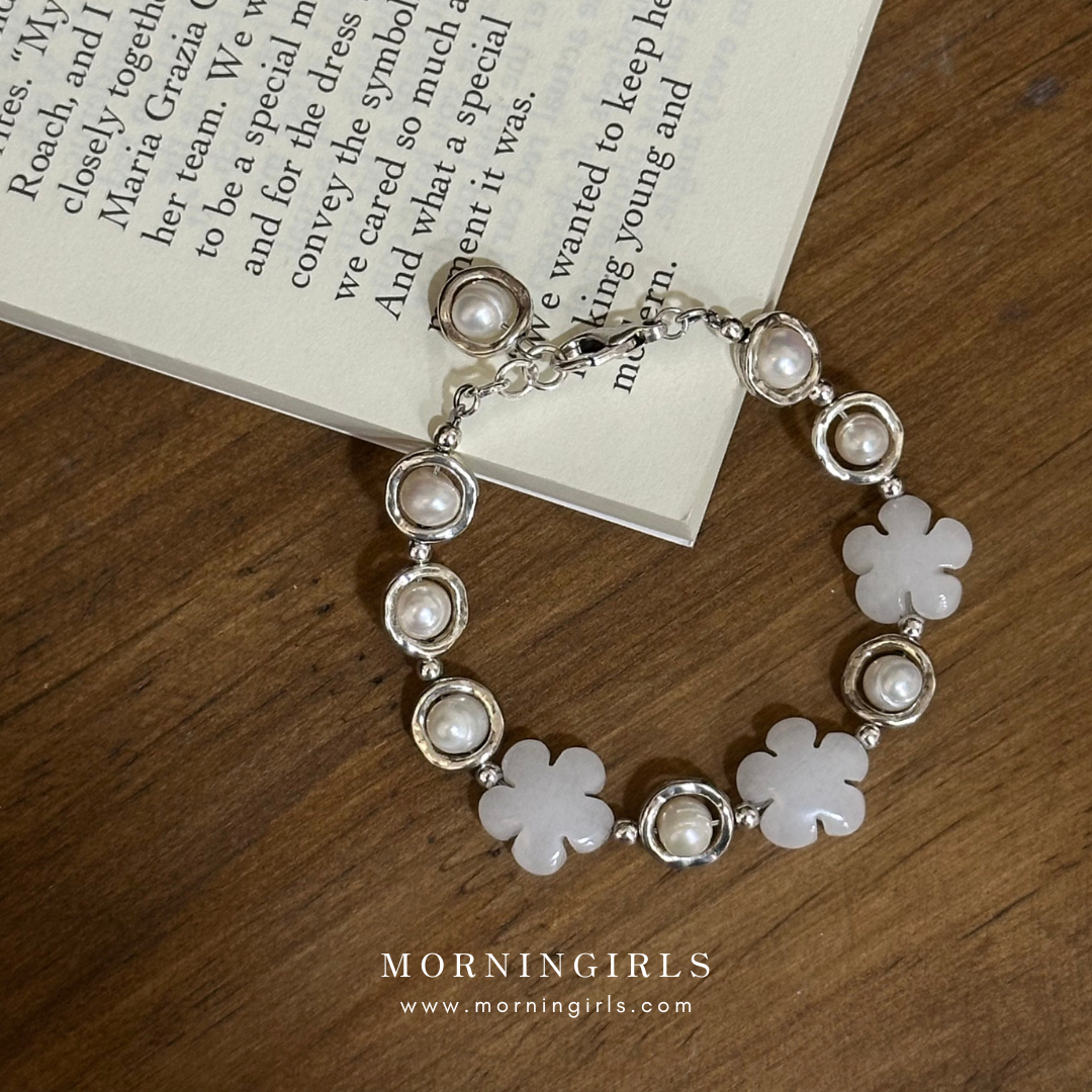 Otro Accesorio 西班牙手工飾物 - White Flower Pearl Bracelet