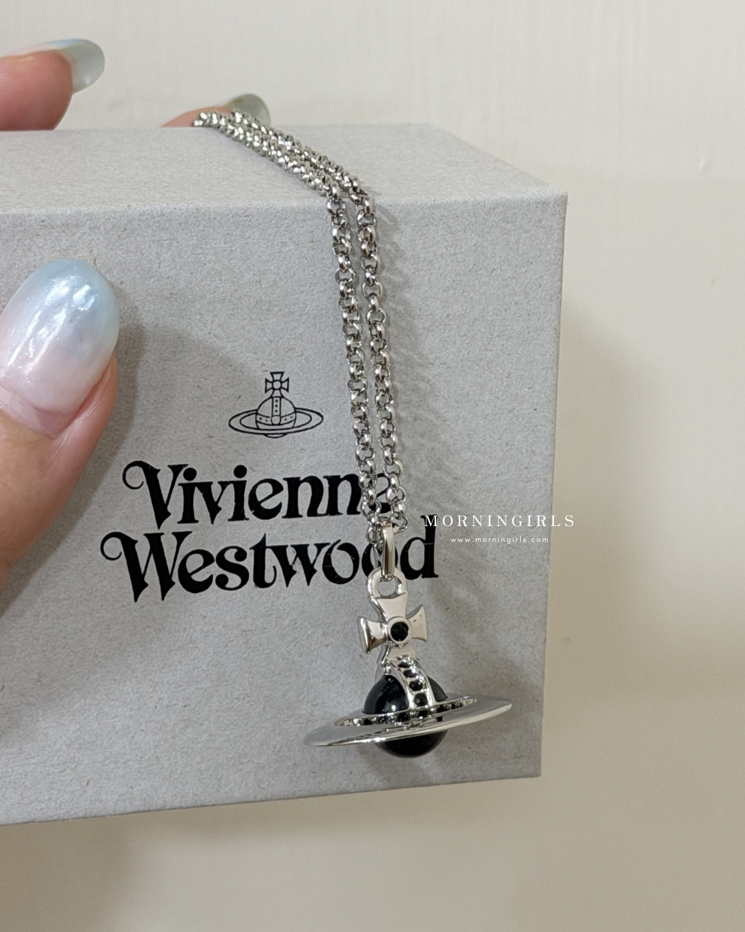 Vivienne Westwood ORB Pendant Crystal Necklace 2026最新限定黑色星球 [暗黑型格風必選!]