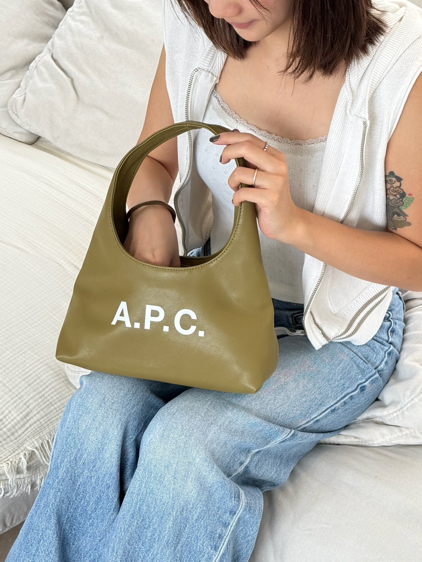 A.P.C. Baby Ninon Shoulder Bag［最新上架! 超可愛腋下袋!］