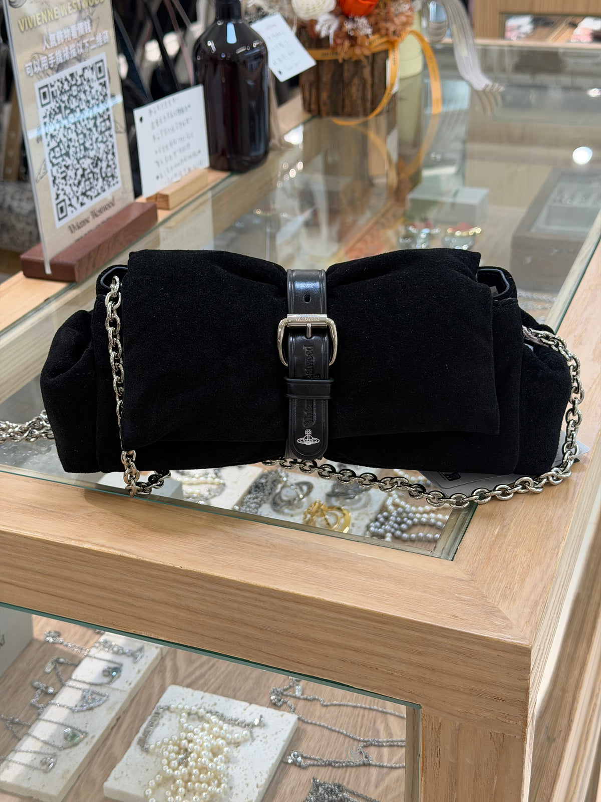 Vivienne Westwood Hazel Treasure 鐵鏈蝴蝶結袋 [秋冬限定猄皮黑]