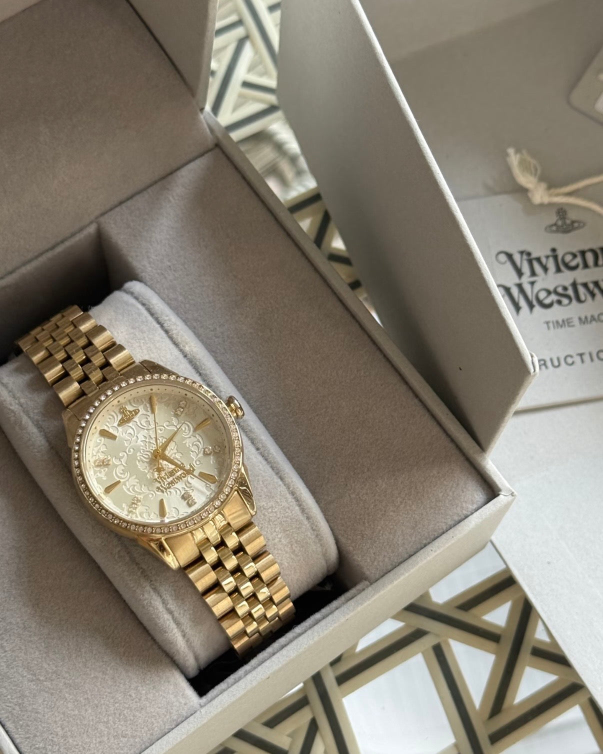 Vivienne Westwood Wallace Watch 32mm  [絕美霧灰藍浮雕超便宜預訂優惠中 旺角門市有實物看]