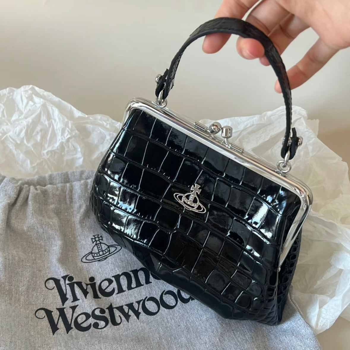 Vivienne Westwood Granny Frame Purse 經典餃子袋 黑銀鱷魚皮